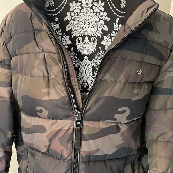 Calvin Klein Camo Puffer Jacket. NEW - Picture 3 of 6